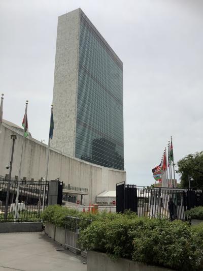 国連内のツアーに参加しなくても建物の中に入れます。お土産も買えます。