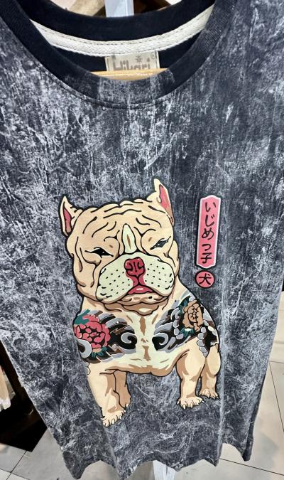 古着屋の殿堂、バンスージャンクションビル（チャトチャック市場の対面の赤いファサードビル／バンコク）