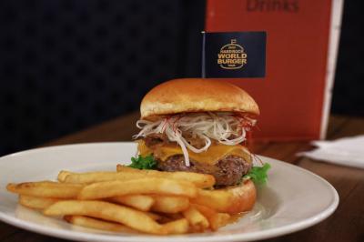 ワールドバーガーツアー2025 ハードロックカフェ ユニバ限定サムライロックバーガー