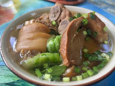 お肉のボリューム半端ない旨沖縄そば