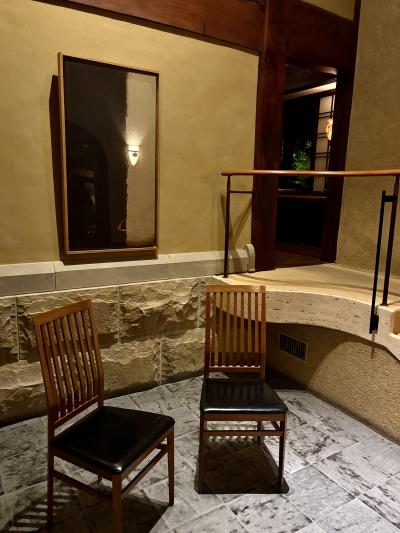 閑やかに泰然と過ごす，極上の宿『山荘無量塔』の無二のバー