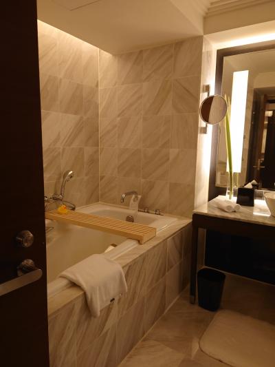 バスタブにはおもちゃのアヒル