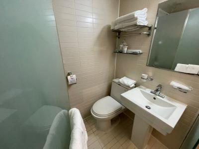 サンダル、バスタオル、フェイスタオル、歯磨きセットあり。