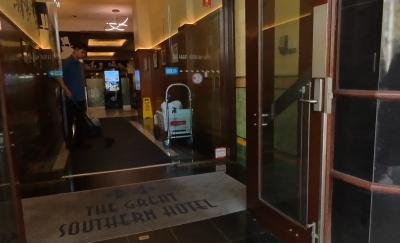 入り口　少し狭いので通り過ぎそうになります