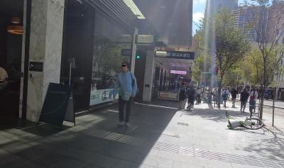 黒い看板が目印　目立たないので要チェック