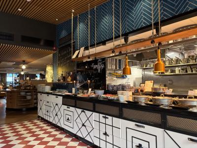 １階の朝食レストラン・月から金は７時から１０時