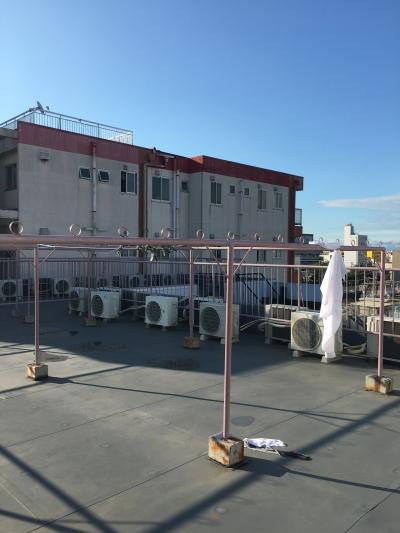 屋上に洗濯物を干せる