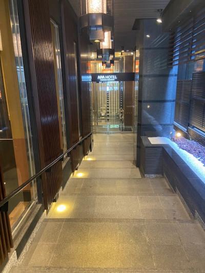 隅田川厩橋傍に建つ大浴場があるビジネスホテル