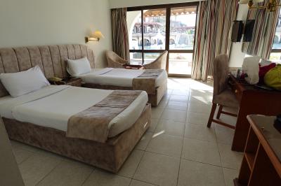 いろいろな面で中くらいのホテル