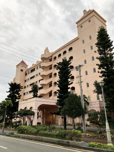 ホテルとコンドミニアムが隣どうし