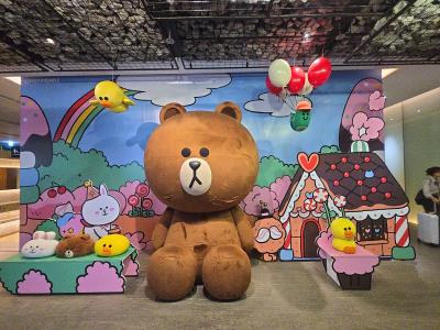 入口にラインフレンズ！