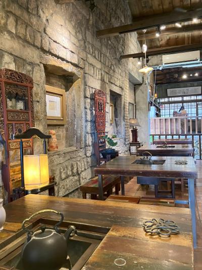 本格的な茶館と歴史的建物