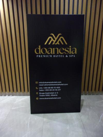 道路を挟んでバスターミナルの向かいわかりやすい場所です