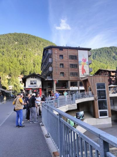 日本人箸から見たホテル。本当に目の前です。