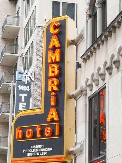 スタジアムから２ブロック、ダウンタウンで便利なロケーション