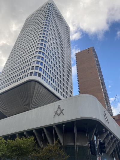 ６６とオブジェがあるビル、SMC（Sydney Masonic Centre）内。見ごたえがあります