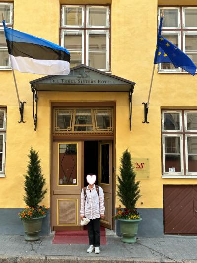 黄色い建物が目印