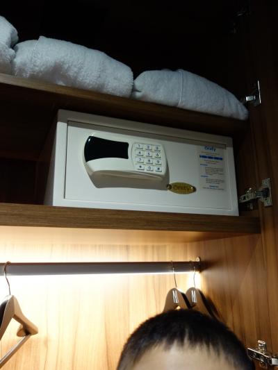 セフティボックスは160cmの子供のはるか頭上ローブはその上