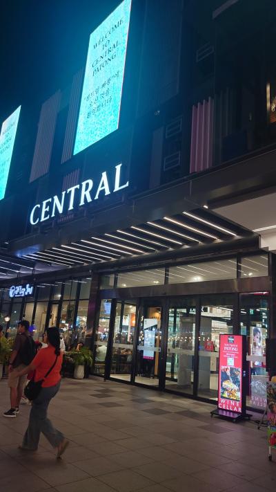 屋台は無理な方でも、地下にヌードル等のお店