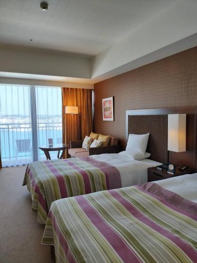 お部屋も広くて快適。沖縄らしい景色のホテル