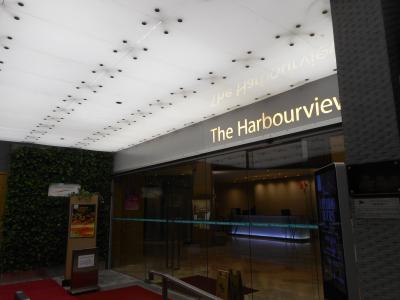 玄関です。向かって右にスロープあります