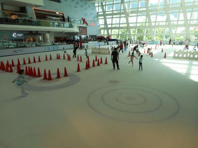 あらゆるブランドがはいる超大型ショッピングモール