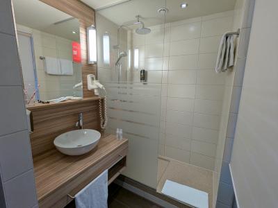 シャワーを盛大に流したら排水間に合わずあふれそうに