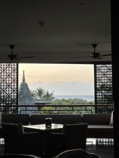 インナーテラスの向こうに海が見えます