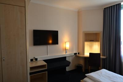 ２０２号室。他都市のインターシティホテルと同じ典型的な内装。