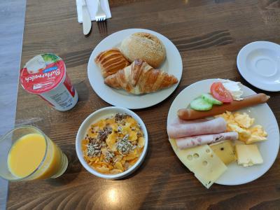 朝食