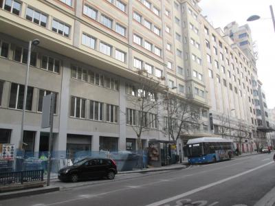 普通の雑居ビルのような外観