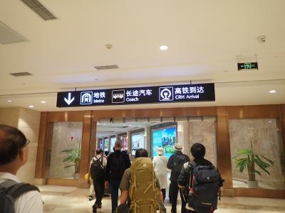 地下２階の通路から駅まで行けます