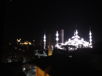 朝食レストランのテラスからの眺望（夜景）