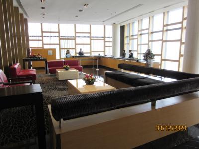 ホテル最上階のリセプションカウンター。