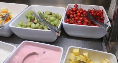 ピンク色はさくらんぼのヨーグルト