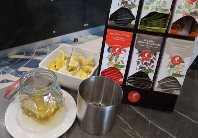 ハンガリーでは、お茶には蜂蜜とレモンが欠かせない。