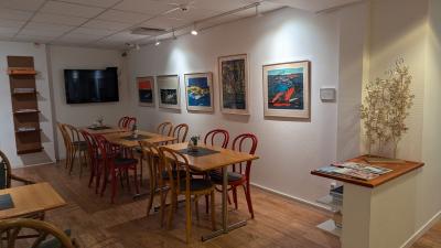 朝食レストランはいくつかの部屋があります