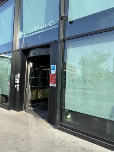 駅からほぼ直結の入り口