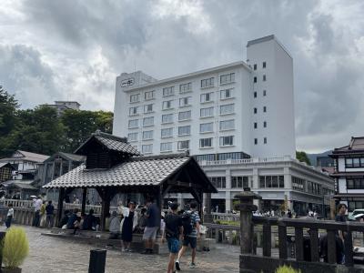 湯畑は目の前で好立地、ブュッフェはかなりのクオリティです