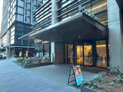 セントラル駅から徒歩圏内、空港移動にも便利です。