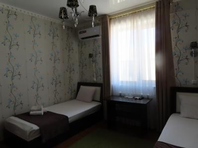 ベッドが離れていて寝やすいです