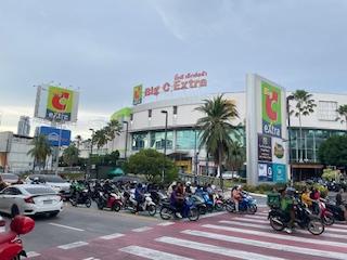 セントラルパタヤロード沿いのBig C