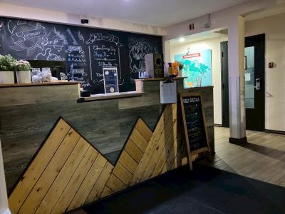 カウンター(早朝に撮ったためスタッフがいません)