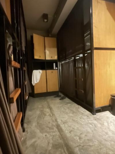 ２Fにある6人部屋。十分なスペースがありスーツケース整理可