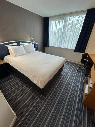 狭くもなく、ひろくもない