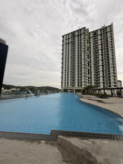 幅約70mのプール