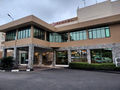 空港近くの快適なホテル