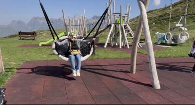 近くに遊具がある