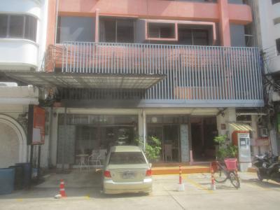 デ スカイ（スクンビット エカマイ）