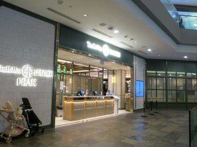 「ショップス・アット・マリーナ・ベイサンズ」に入る、香港の有名な飲茶の店、シグニチャーの「チャーシュー・パオ」もありました